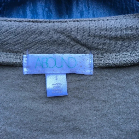 NWT Abound Olive Green Puff Long Sleeve Pullover Cropped Sweater Size Small - Picture 3 of 5